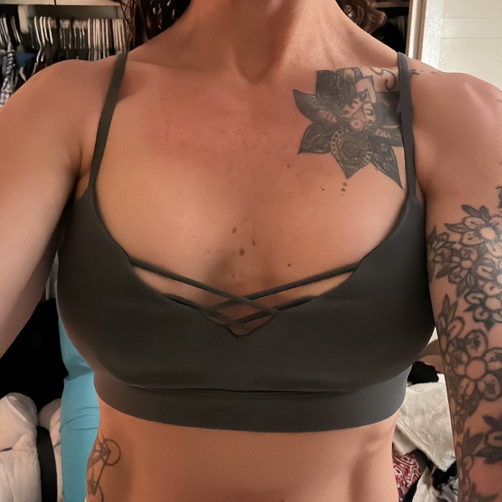 Alo yoga interlace sports bra in gray